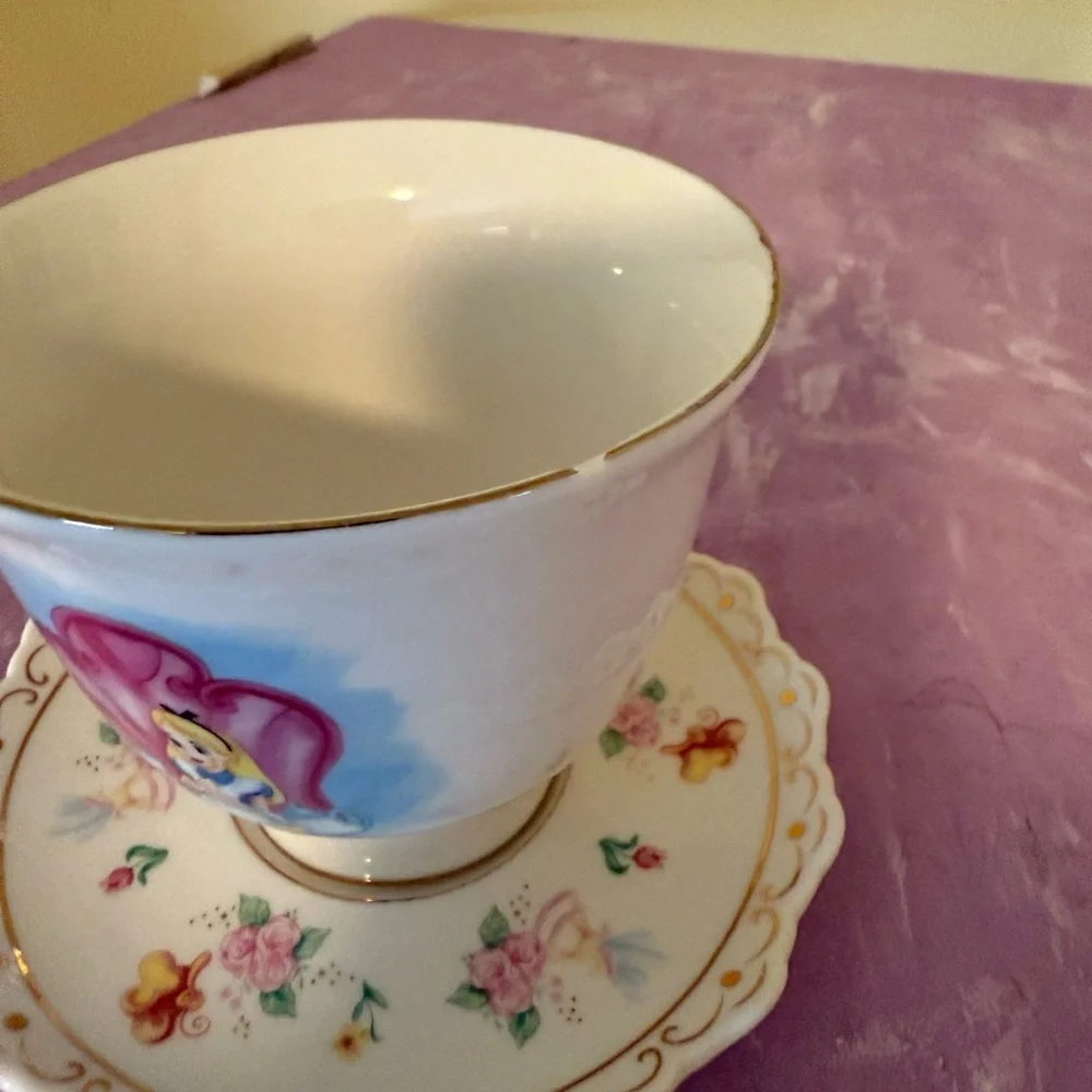 Disney Parks Alice in Womderland Tea Cup and Saucer